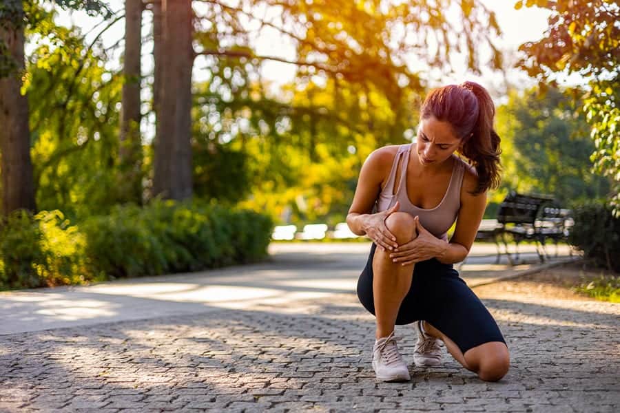 Pourquoi ai-je une douleur au genou quand je m’accroupis ?