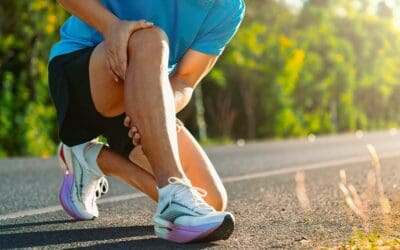 Mal aux genoux quand on débute la course à pied : causes et solutions
